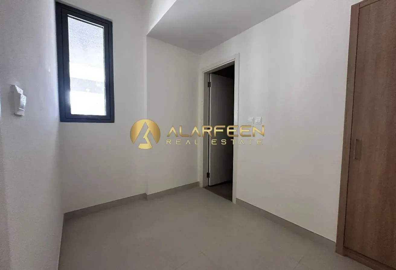 Spacious 5 BR | Premium Quality | Book Now