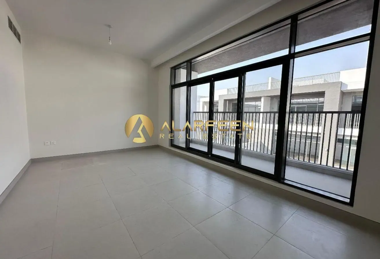 Spacious 5 BR | Premium Quality | Book Now