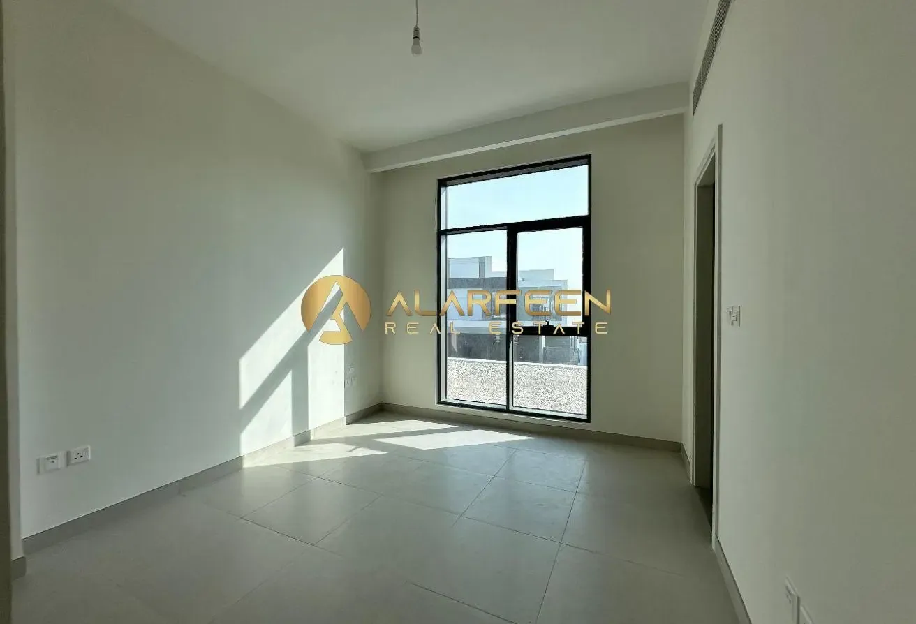 Spacious 5 BR | Premium Quality | Book Now