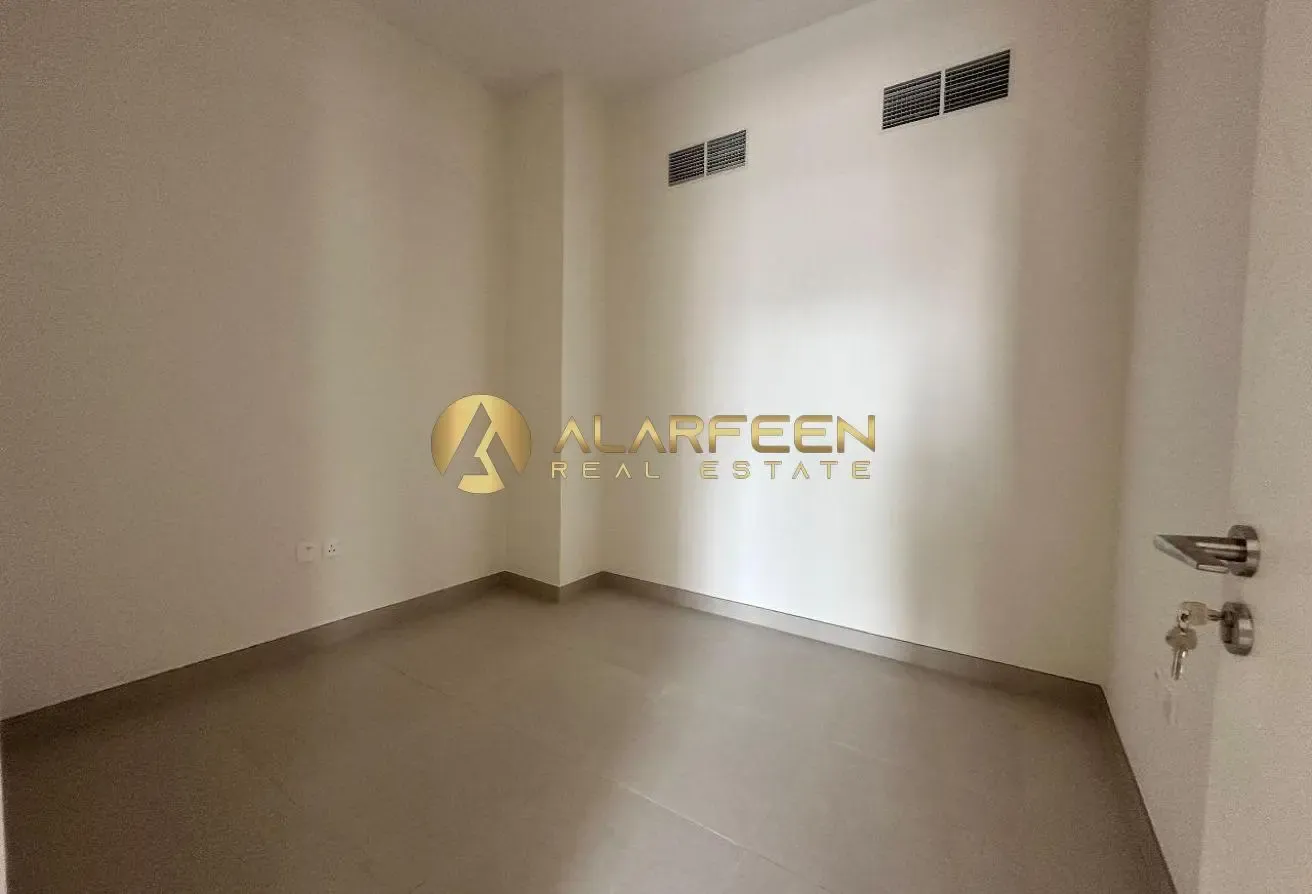 Spacious 5 BR | Premium Quality | Book Now