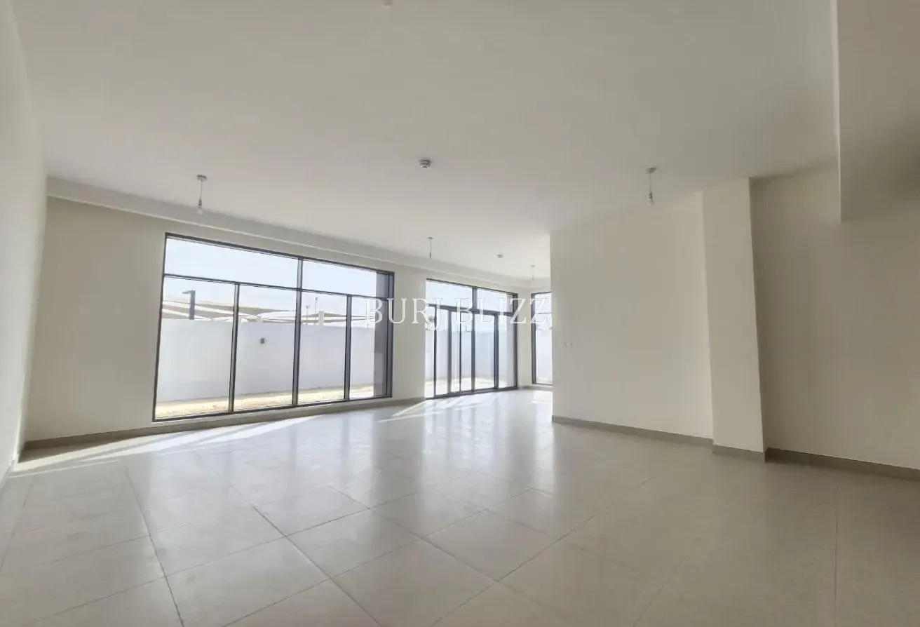 Brand New 5BR Villa | Private Beach Access |Vacant