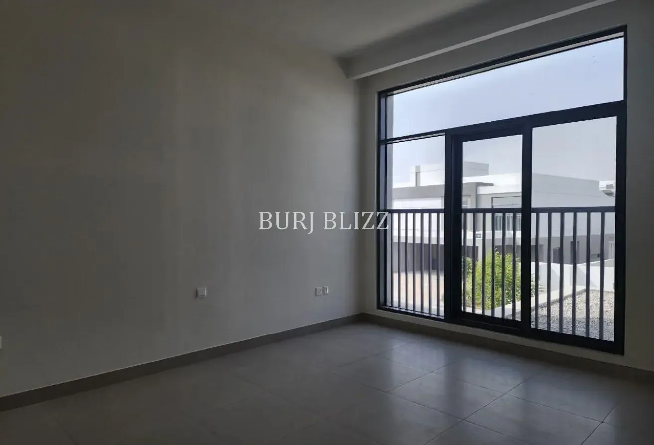 Brand New 5BR Villa | Private Beach Access |Vacant