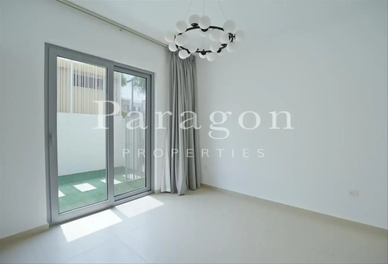 Exclusive | Big Plot | Vacant Sep