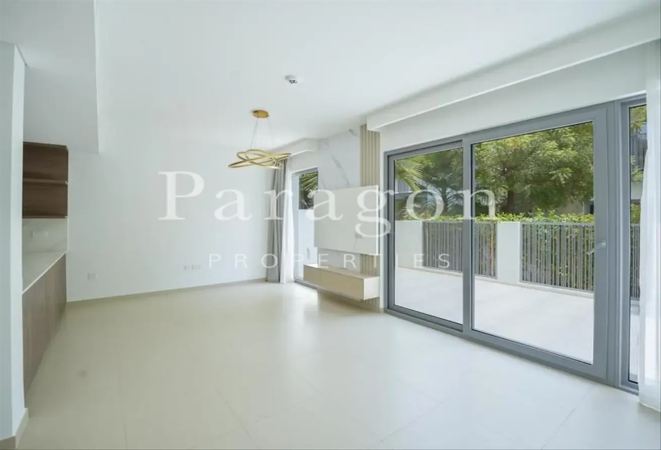 Exclusive | Big Plot | Vacant Sep