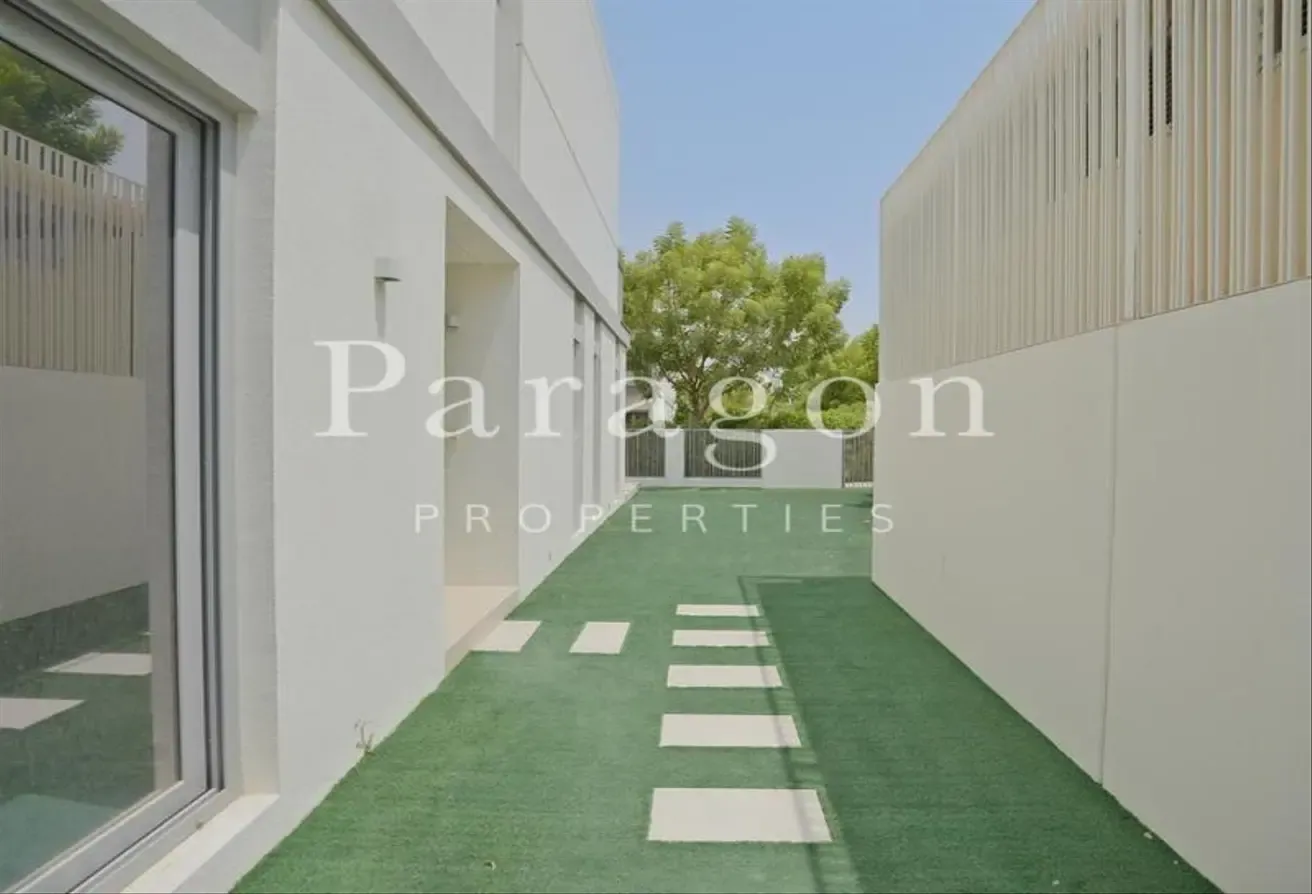 Exclusive | Big Plot | Vacant Sep