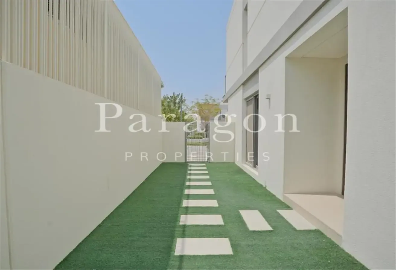 Exclusive | Big Plot | Vacant Sep