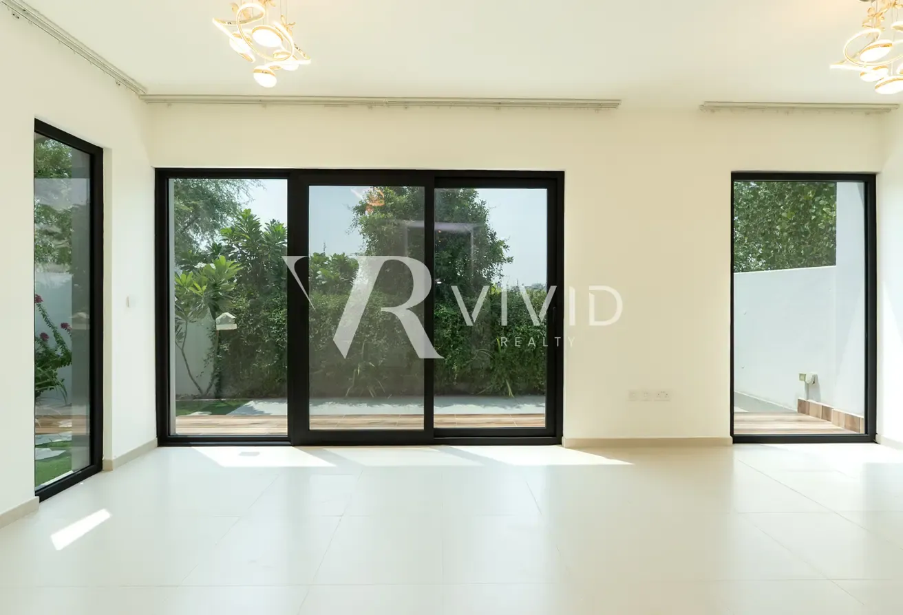 Single Row | Landscaped | Lighting Upgraded