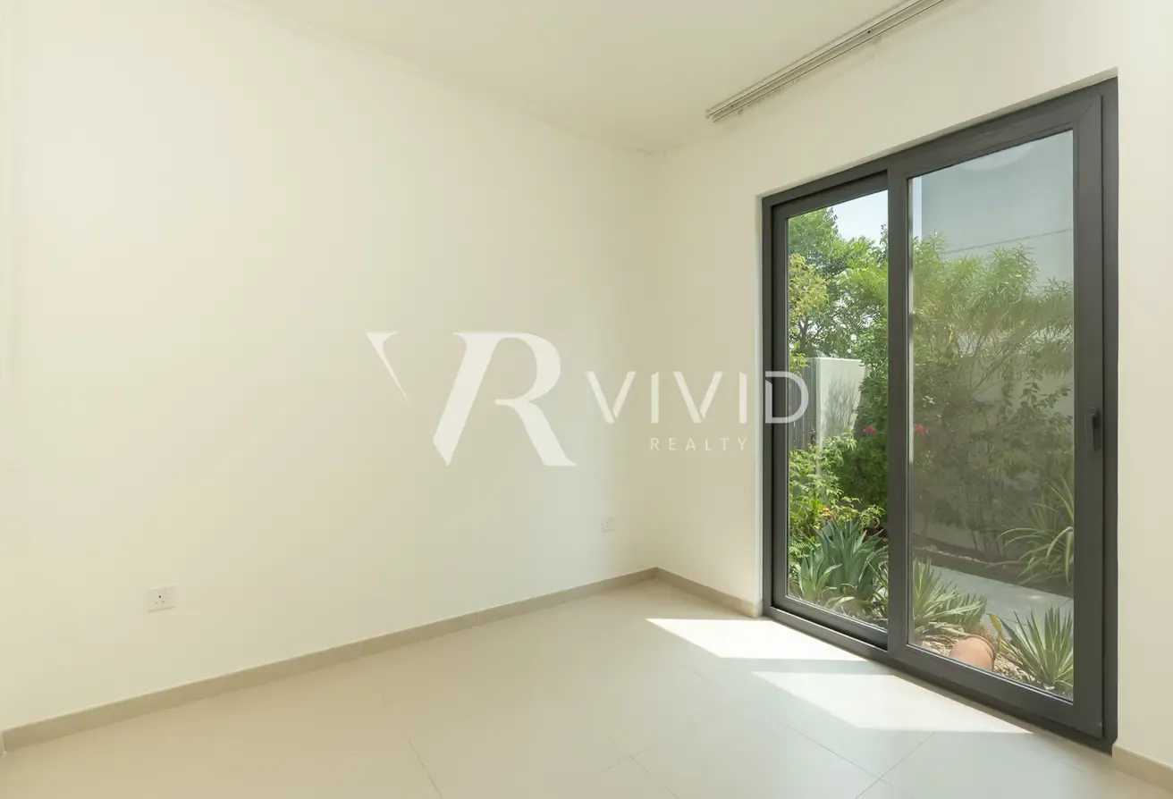 Single Row | Landscaped | Lighting Upgraded