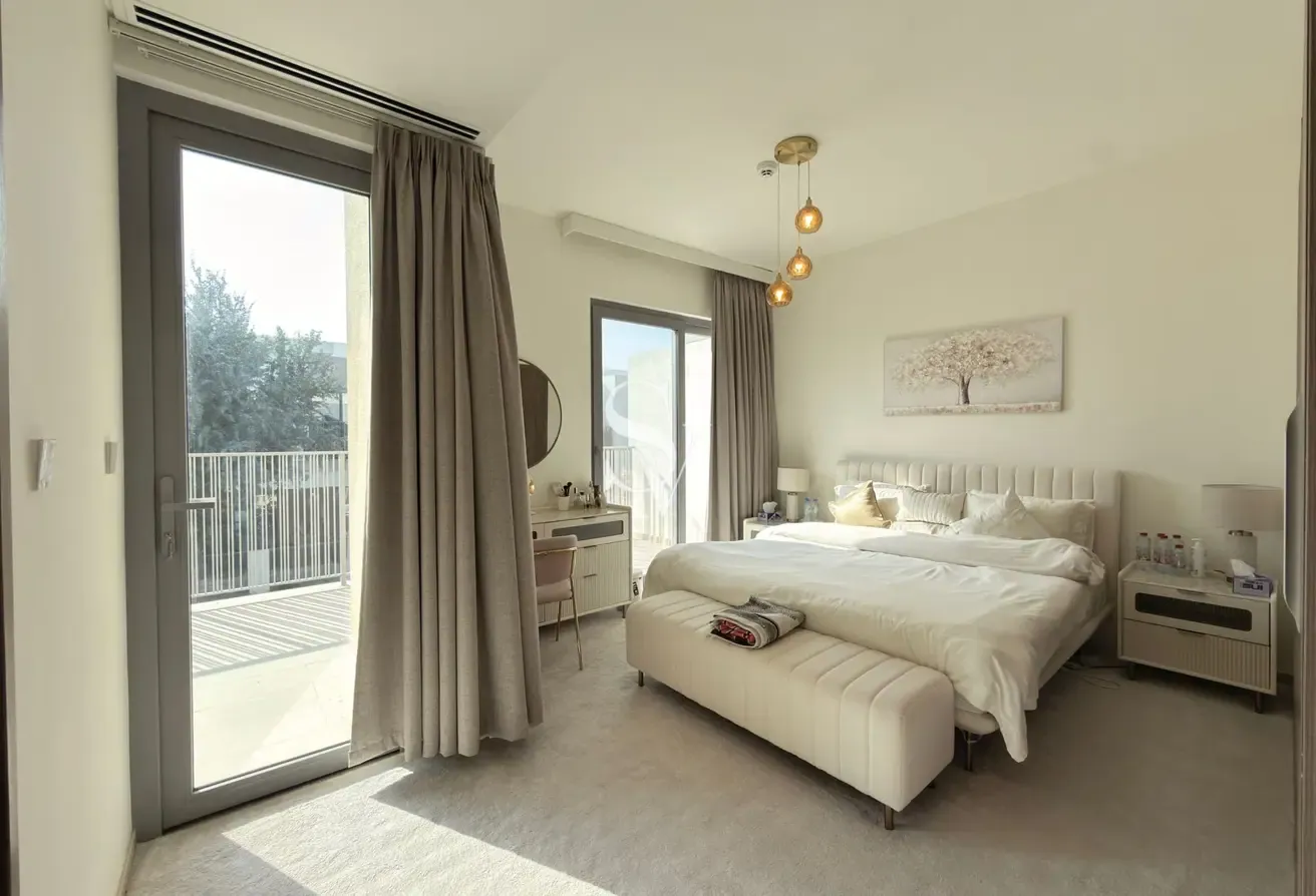 CORNER UNIT | FULLY FURNISHED | VACANT
