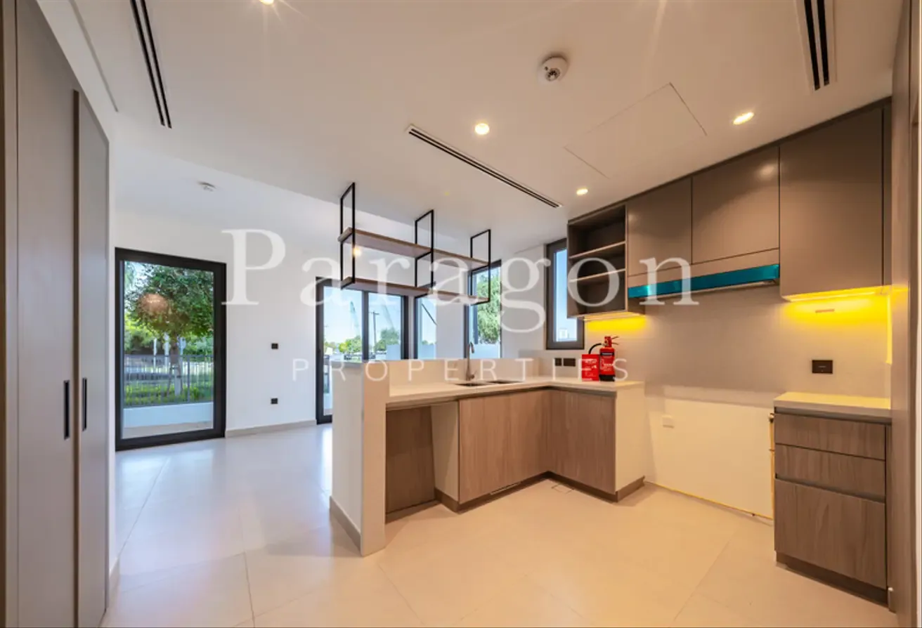Aura Gardens TH | Unique Location | Vacant Sep