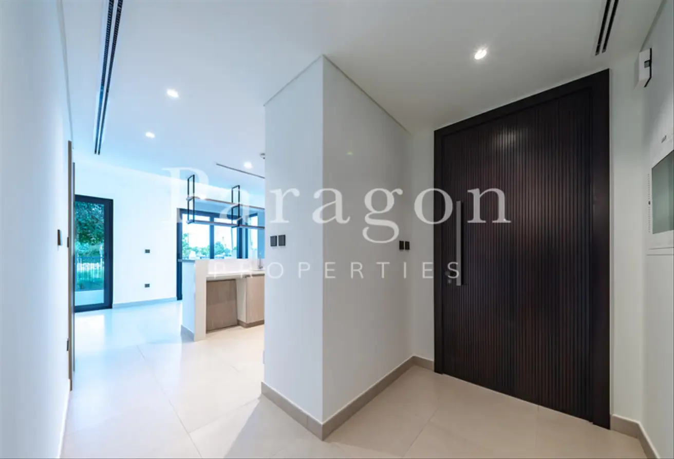 Aura Gardens TH | Unique Location | Vacant Sep