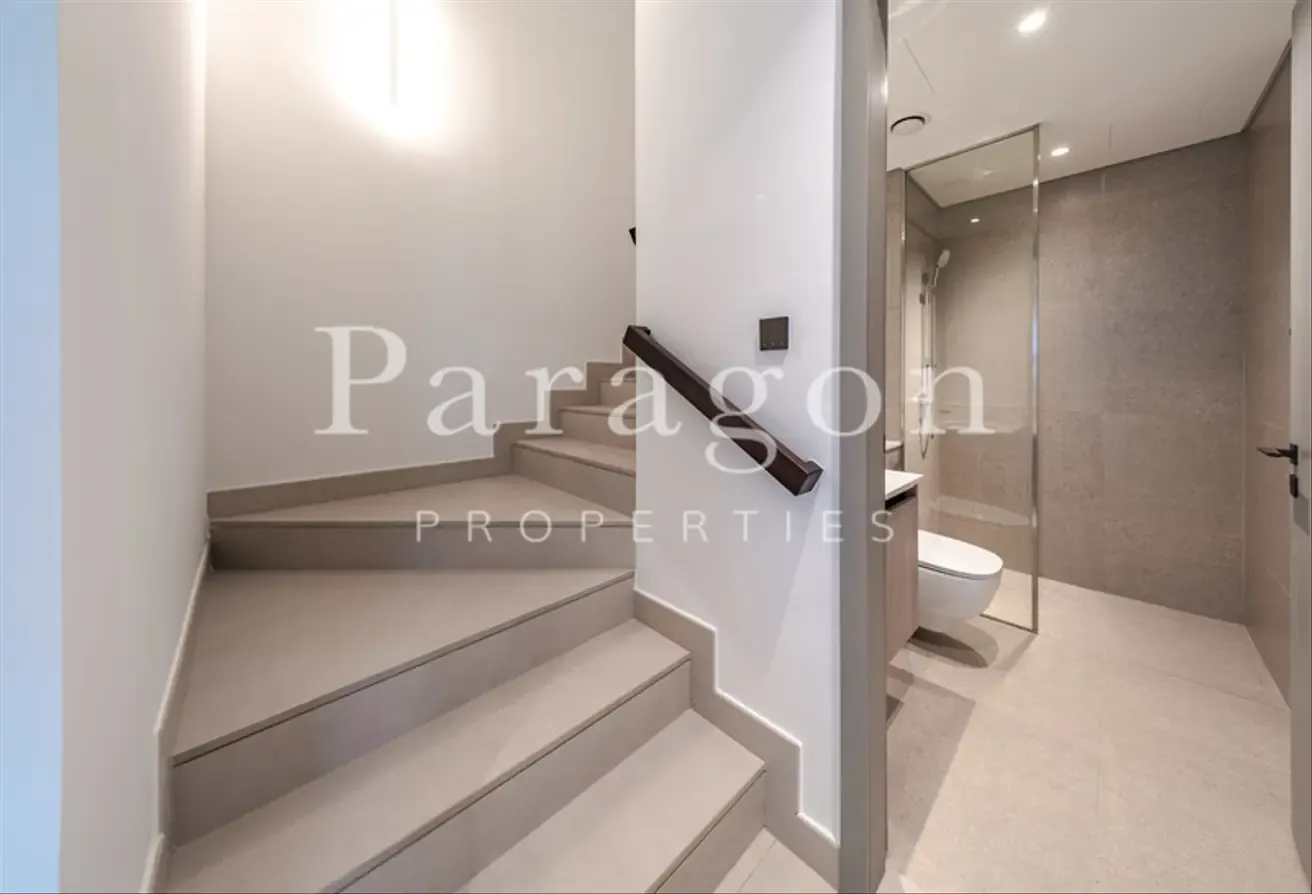 Aura Gardens TH | Unique Location | Vacant Sep