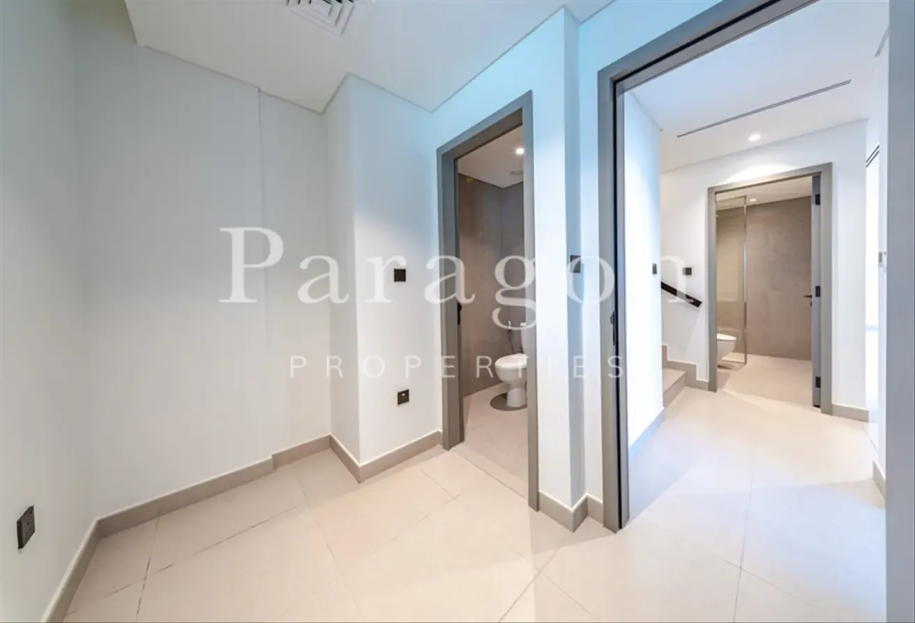 Aura Gardens TH | Unique Location | Vacant Sep