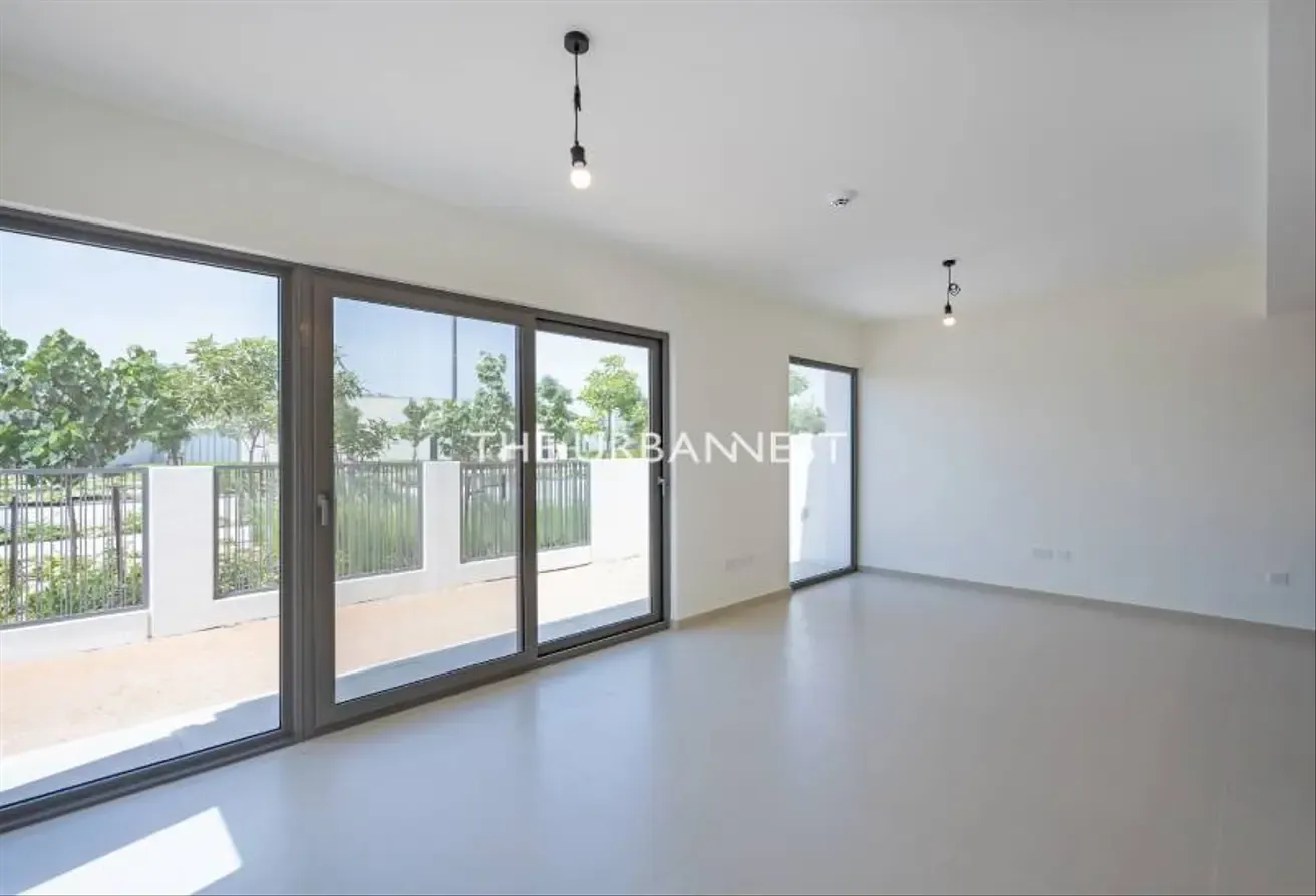 Single Row l Landscaped l Available now