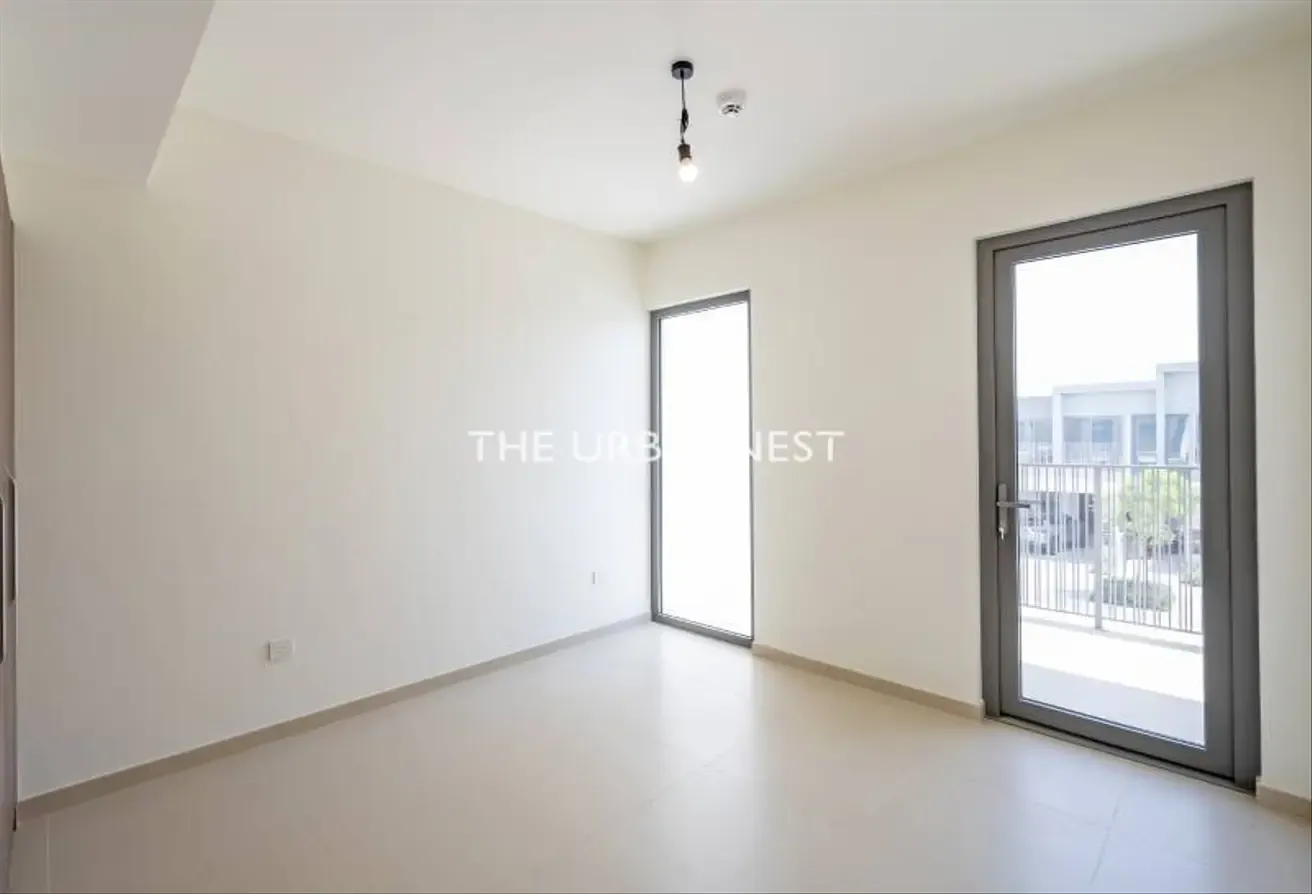 Single Row l Landscaped l Available now