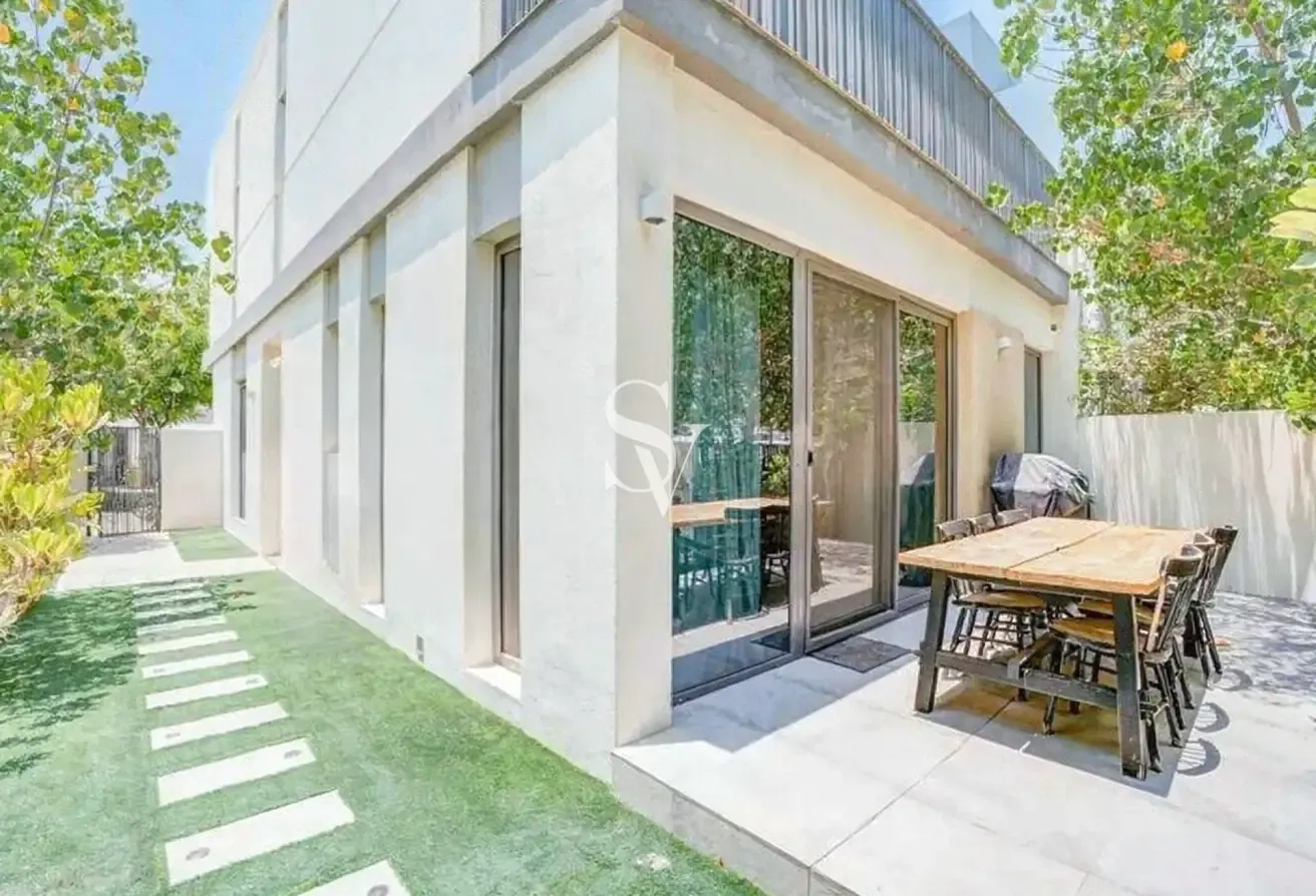 VACANT SOON | SINGLE ROW | CLOSE TO AMENITIES