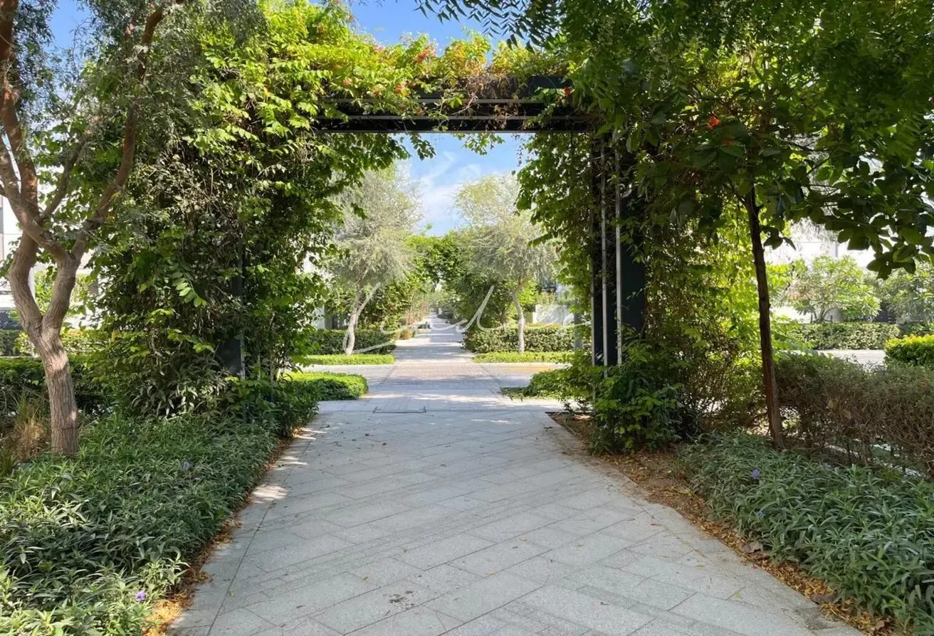 Family Community | Bright | Amenities Nearby
