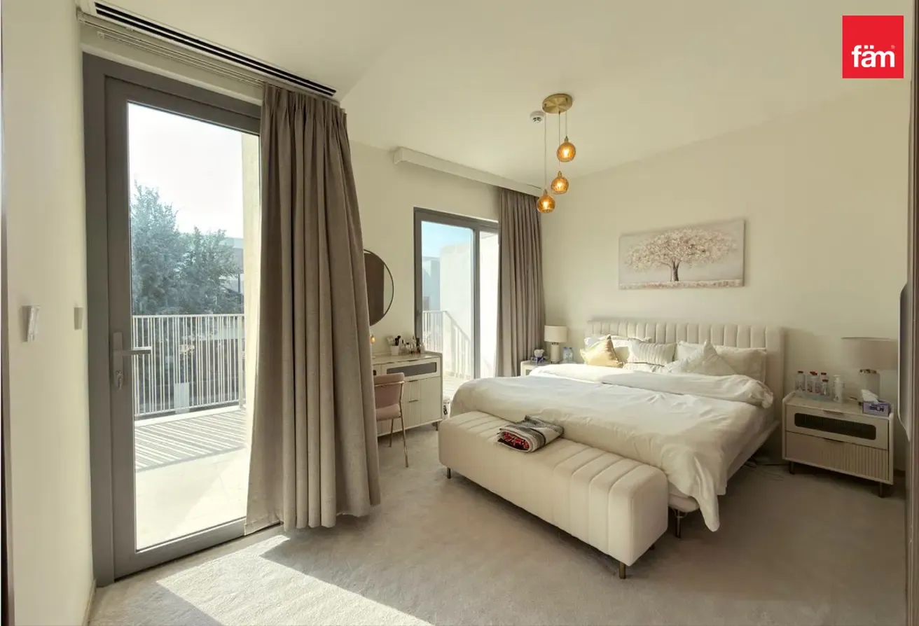 Vacant | Modern Furniture | Corner Unit