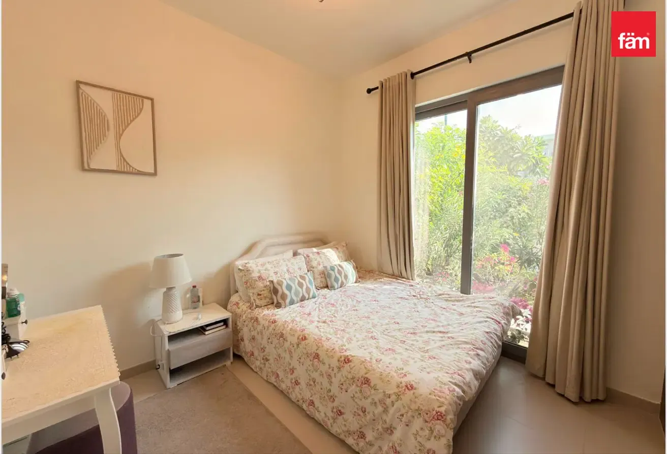 Vacant | Modern Furniture | Corner Unit