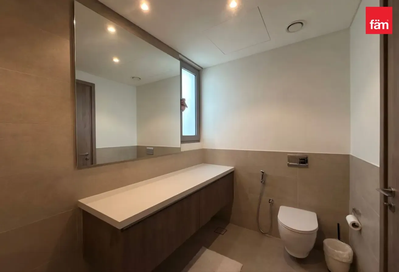 Vacant | Modern Furniture | Corner Unit