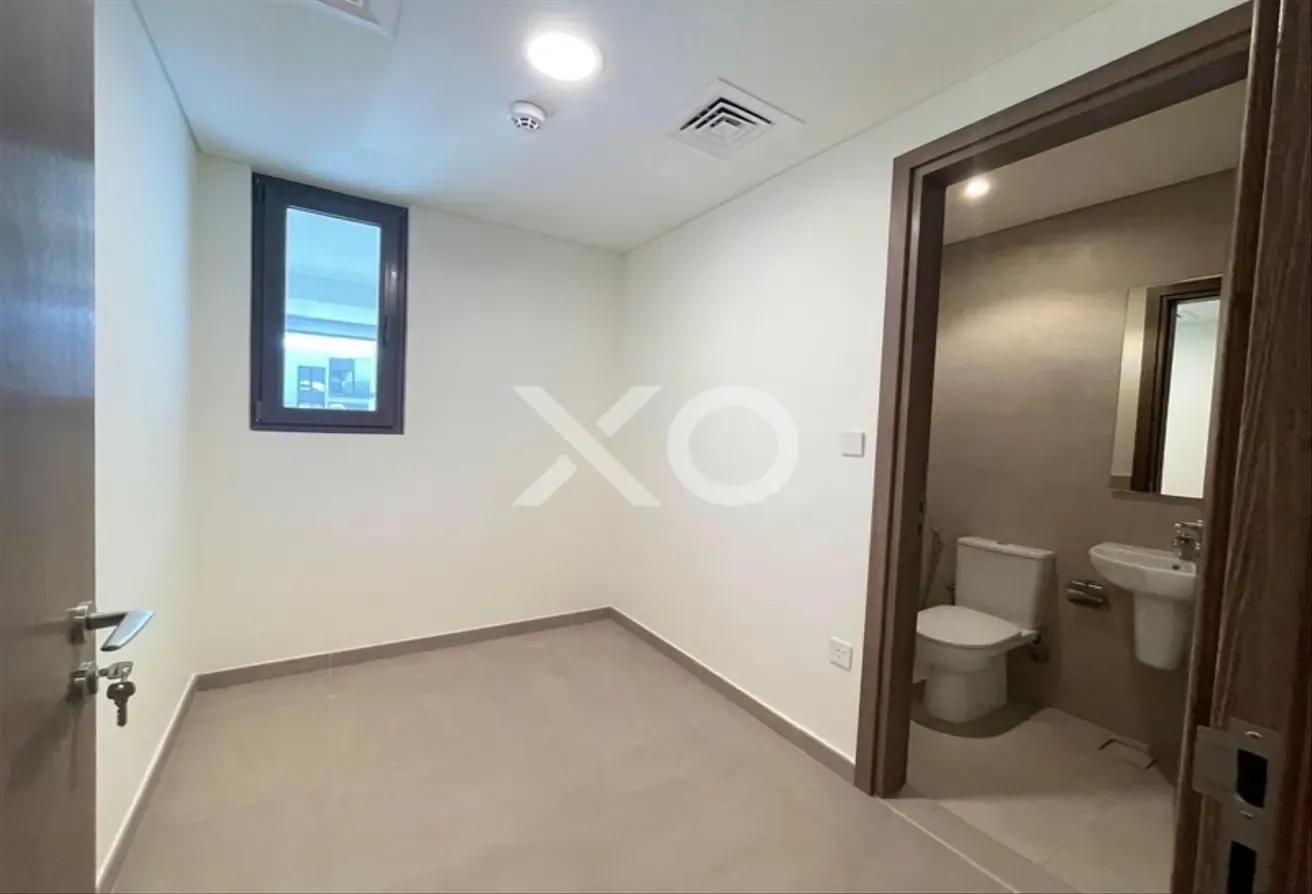 Landscaped |Unfurnished | Fitted Kitchen