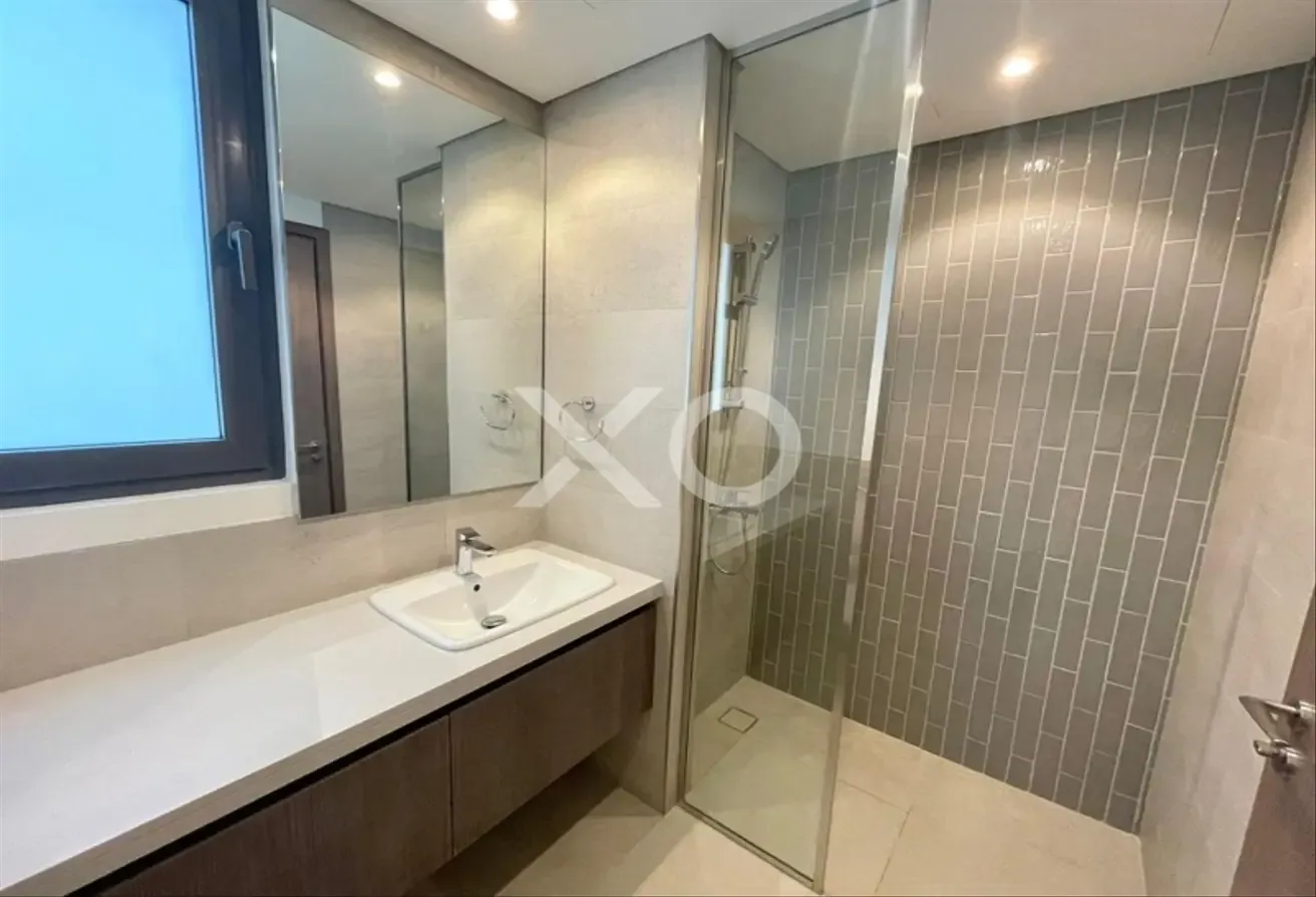 Landscaped |Unfurnished | Fitted Kitchen