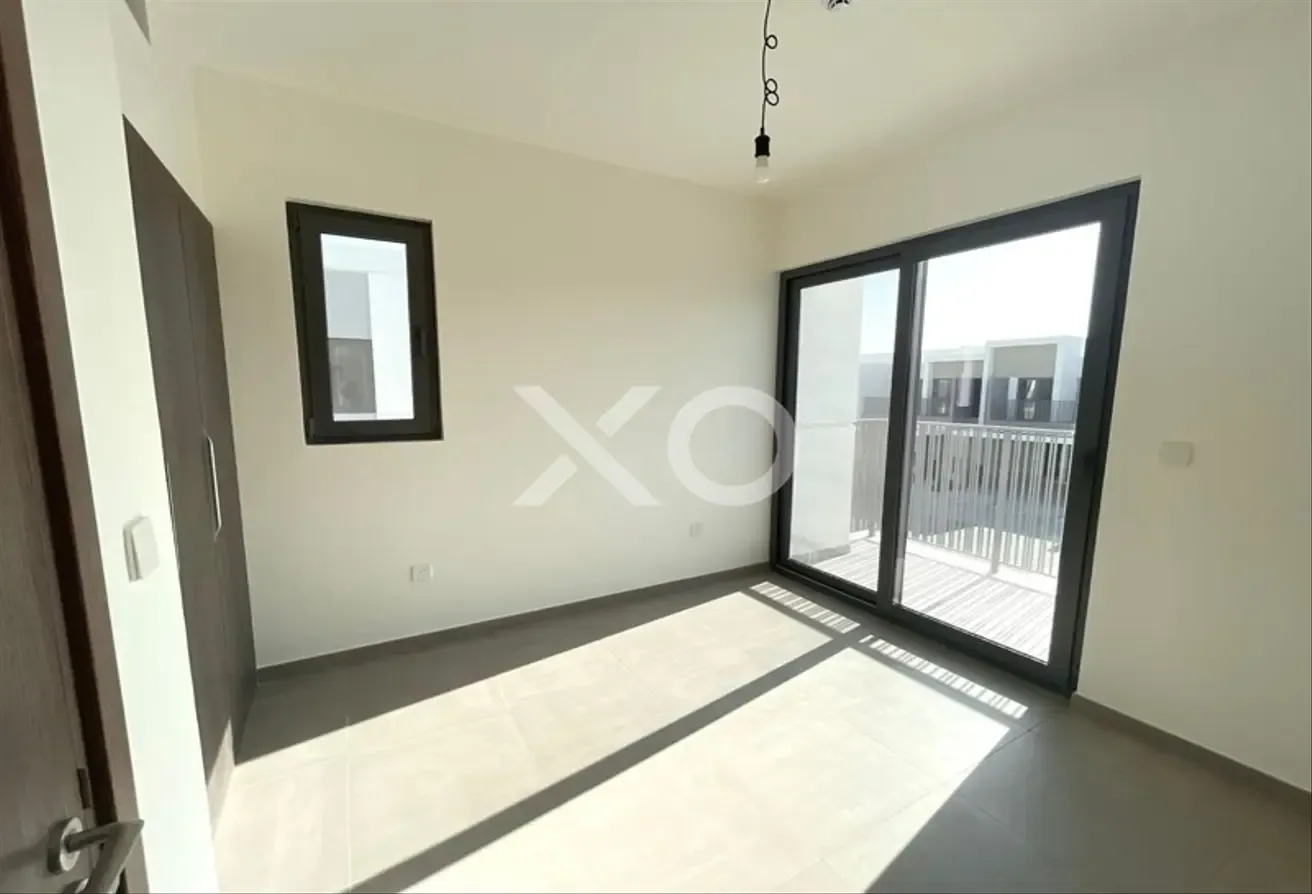 Landscaped |Unfurnished | Fitted Kitchen