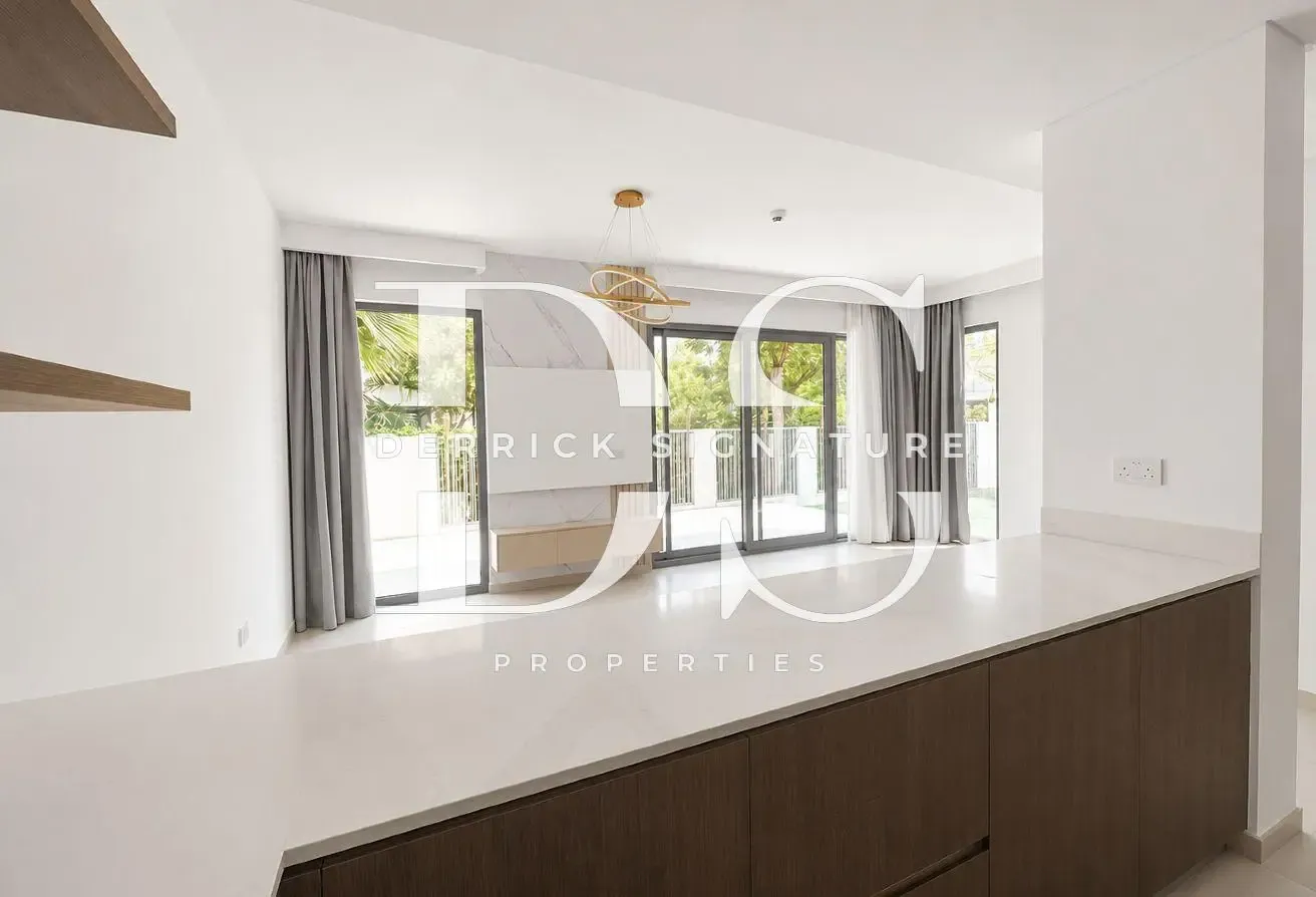 Corner Unit | Large Plot | Vacant 4BR