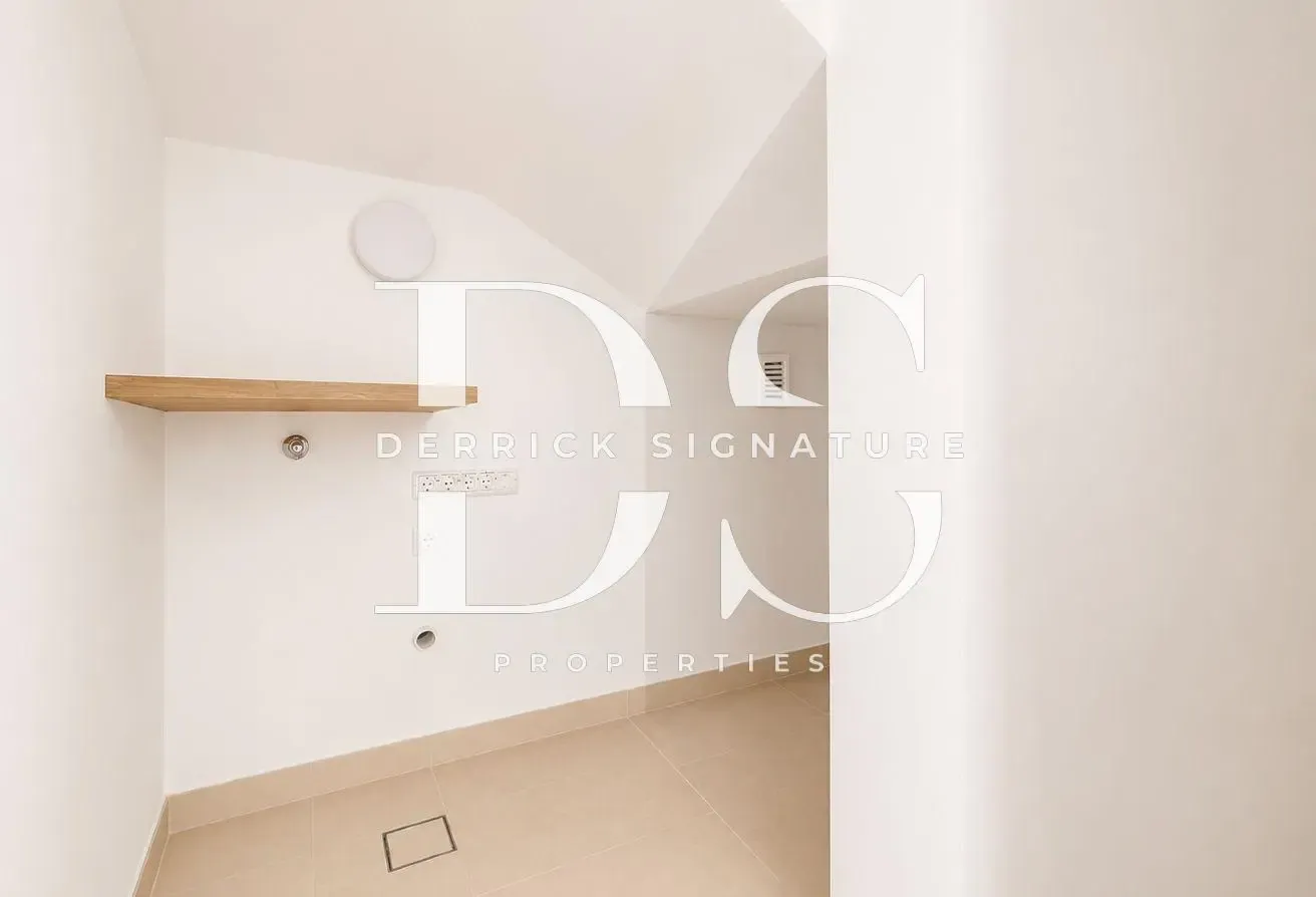 Corner Unit | Large Plot | Vacant 4BR