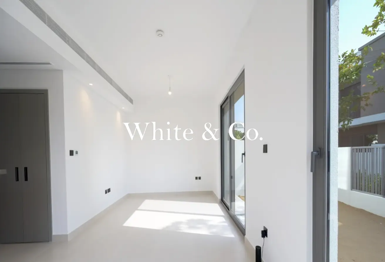 True corner | Large Plot | October move