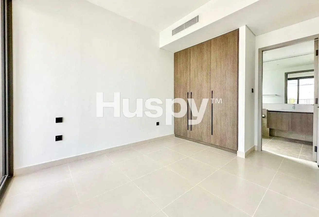 Vacant | Corner Unit | Unfurnished