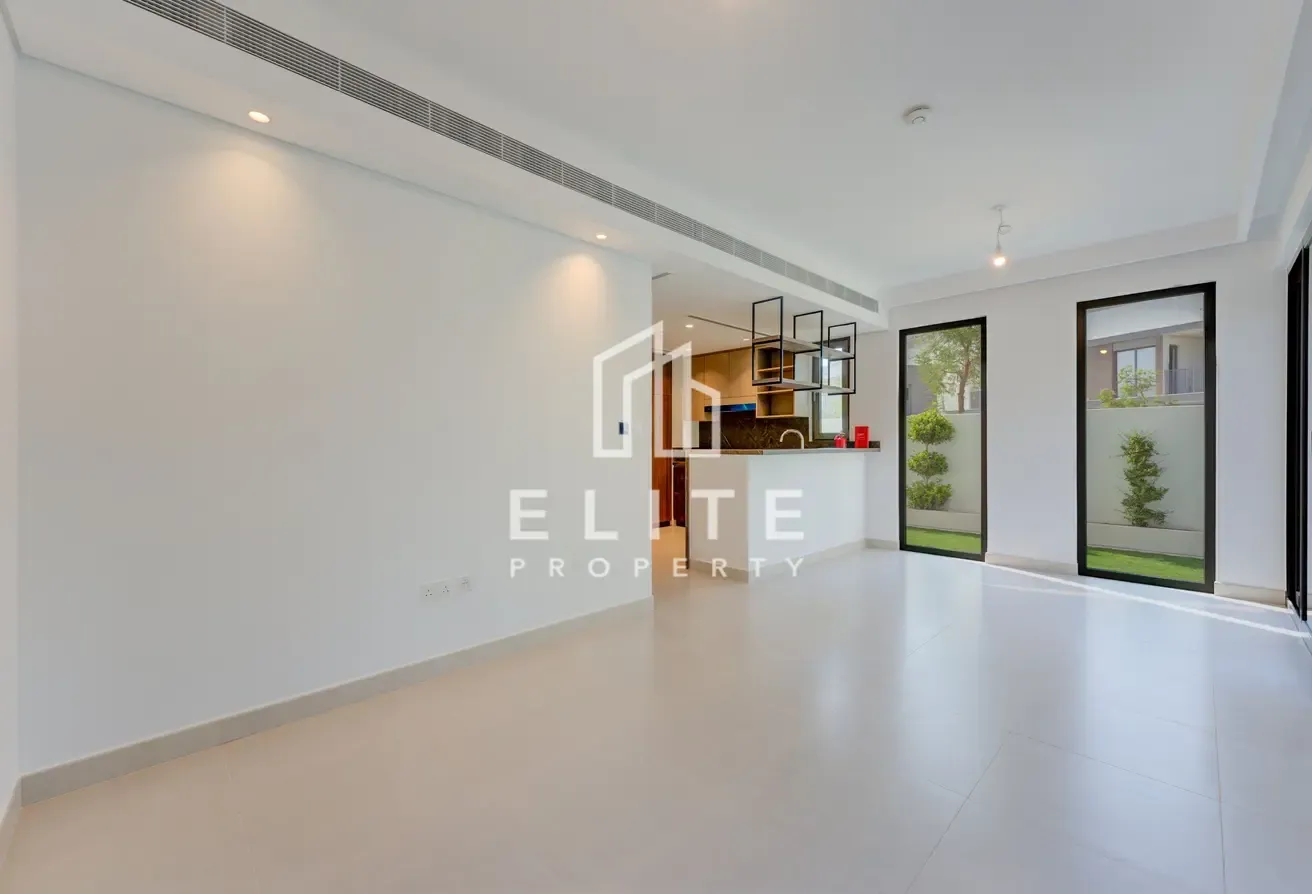Premium Corner Unit, Fully upgraded, Close to Pool