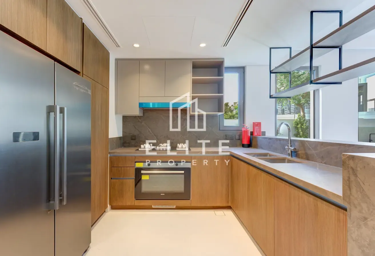 Premium Corner Unit, Fully upgraded, Close to Pool