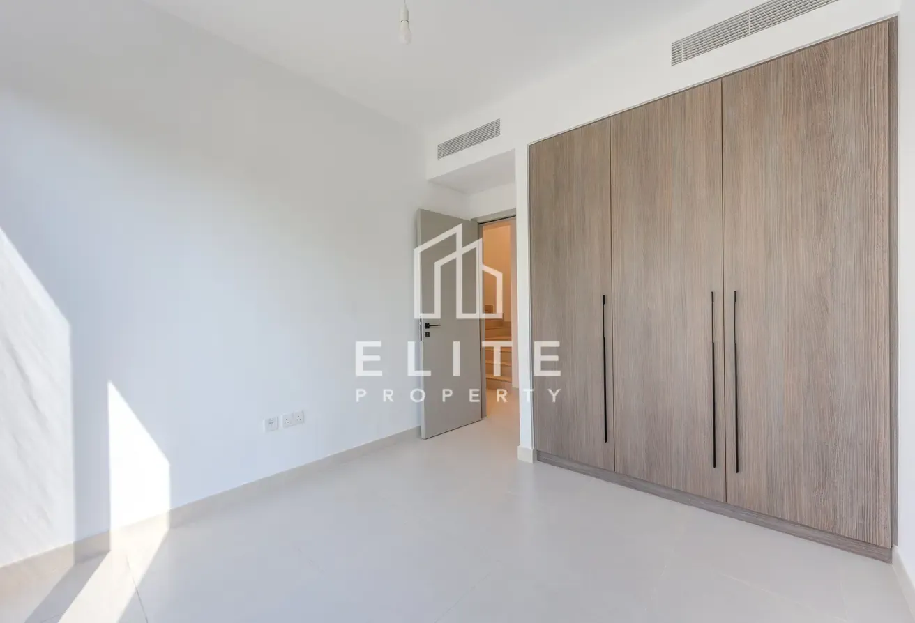 Premium Corner Unit, Fully upgraded, Close to Pool