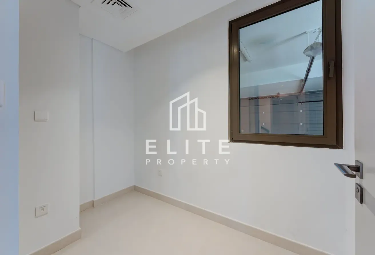 Premium Corner Unit, Fully upgraded, Close to Pool
