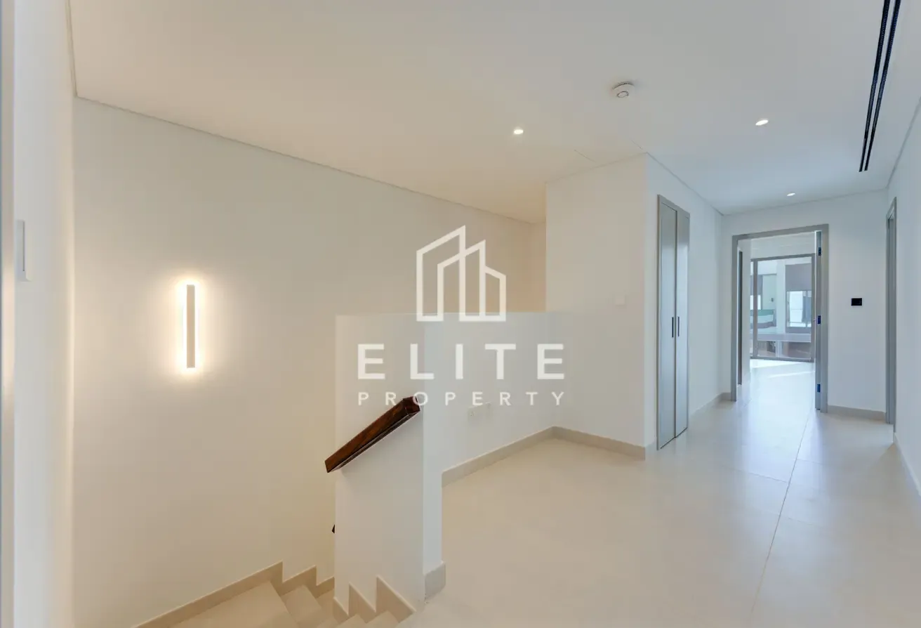 Premium Corner Unit, Fully upgraded, Close to Pool