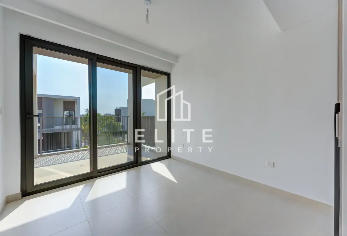 Premium Corner Unit, Fully upgraded, Close to Pool