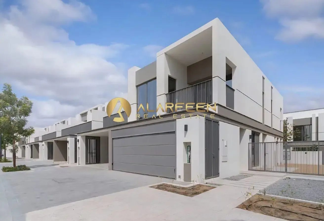 4BR Single row | landscaped | Close to Pool