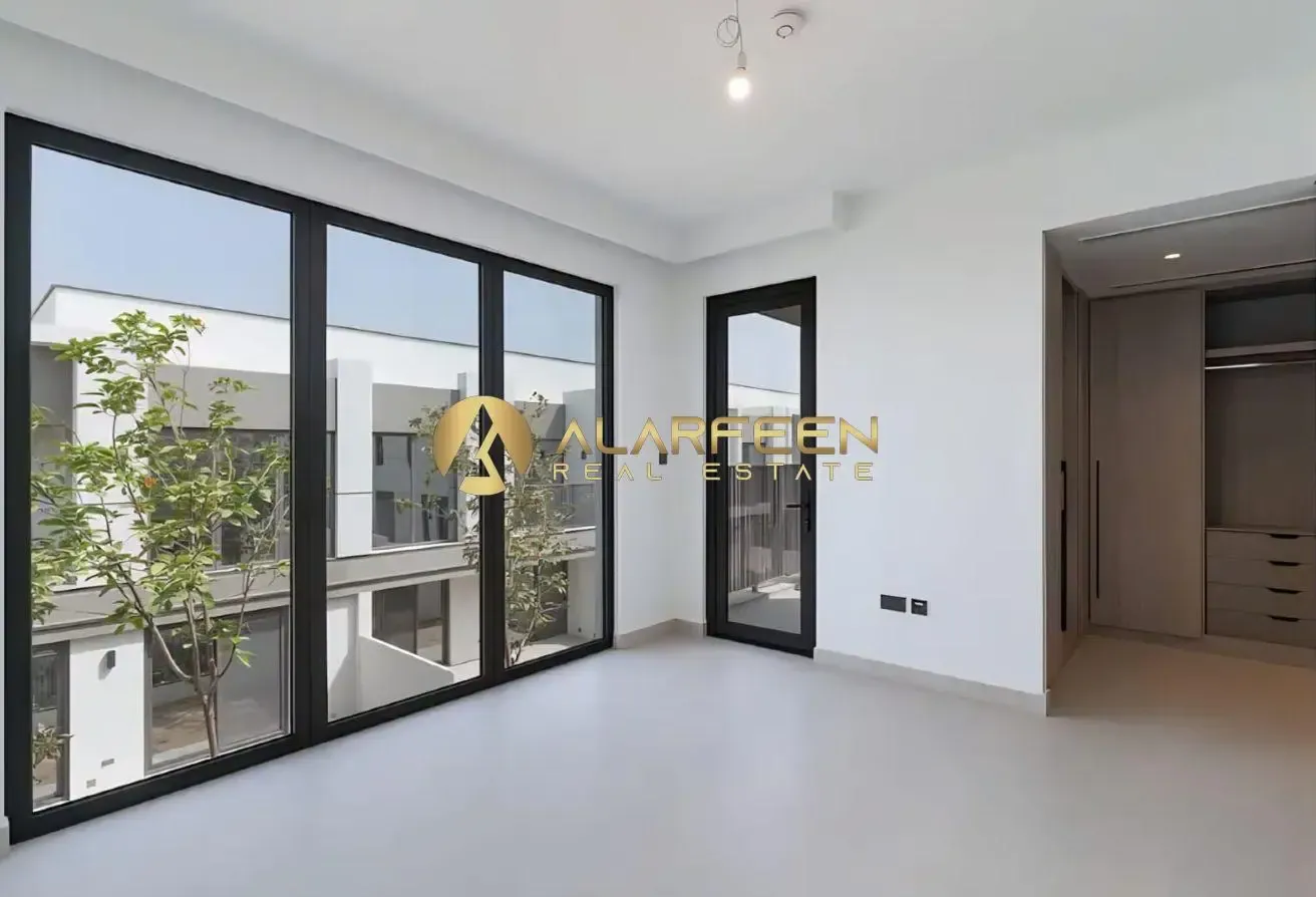 4BR Single row | landscaped | Close to Pool