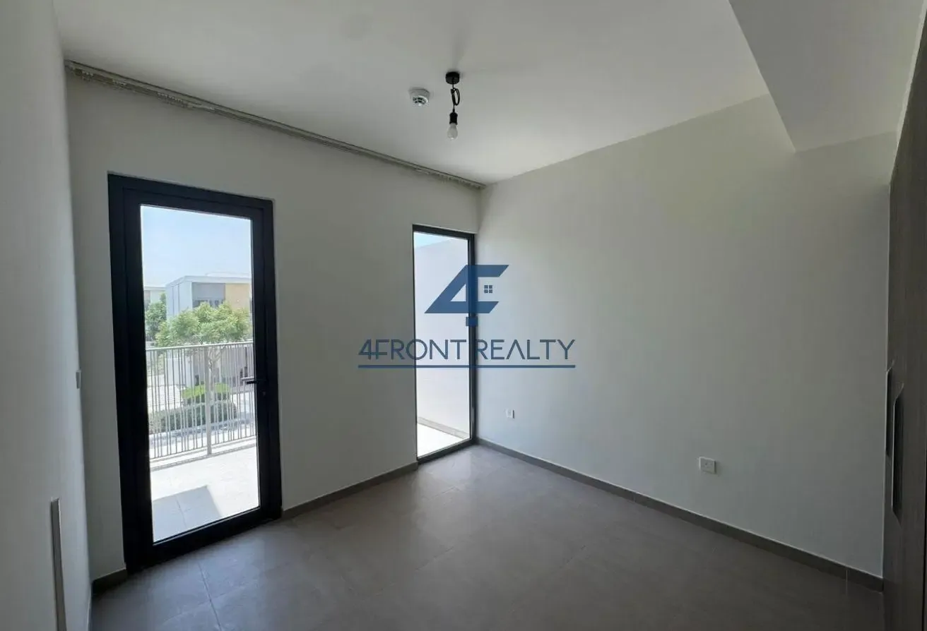 Just Vacant | Single Row| Walking Distance To Pool