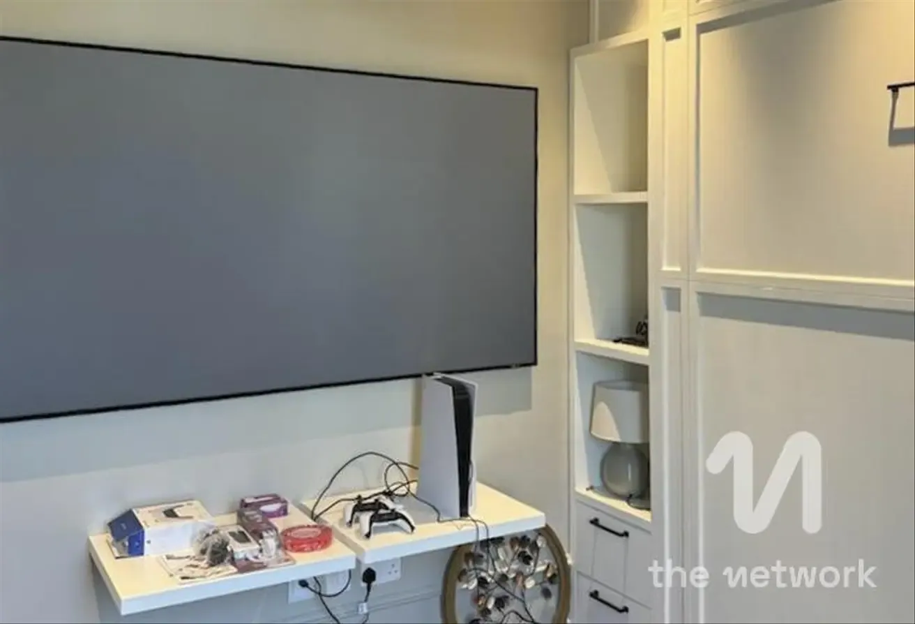 Single Row | Prime Location | Spacious Open-Plan