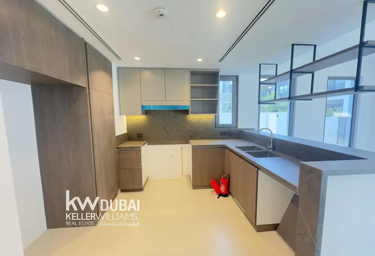 Walk to RGS School | Near Park & Distrikt | Family Location