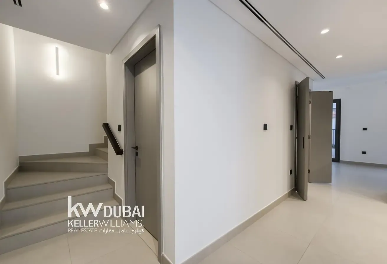 Walk to RGS School | Near Park & Distrikt | Family Location