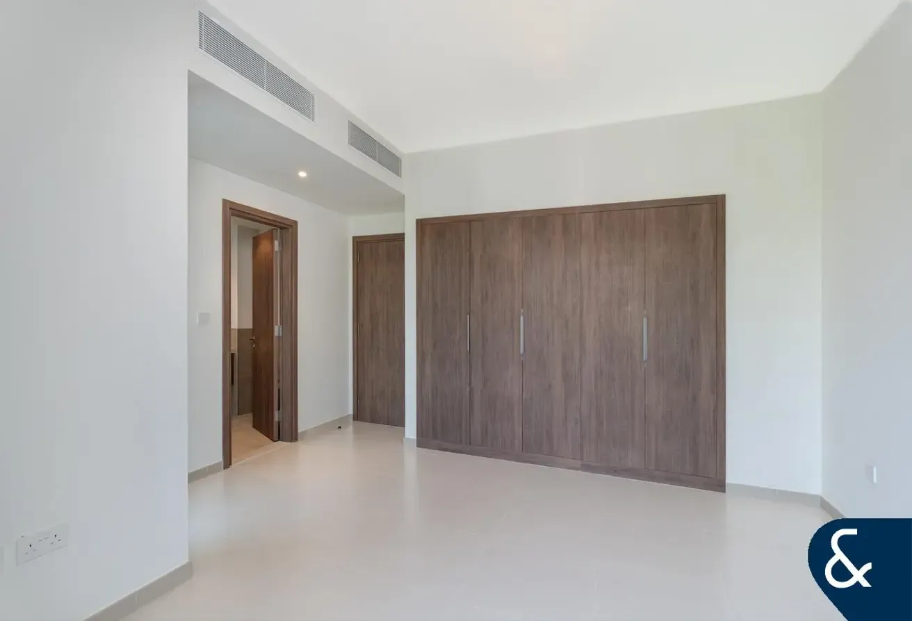 Single Row 4 Bed | Phase A | Prime Location
