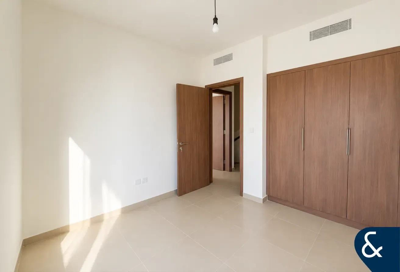 Single Row 4 Bed | Phase A | Prime Location