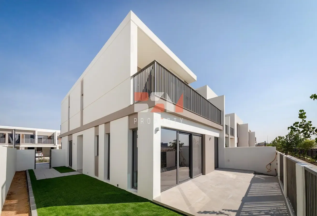 End unit | Back to back | Walk to Pool & Park