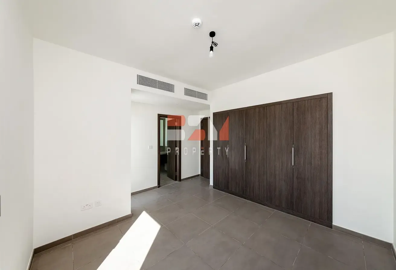 End unit | Back to back | Walk to Pool & Park