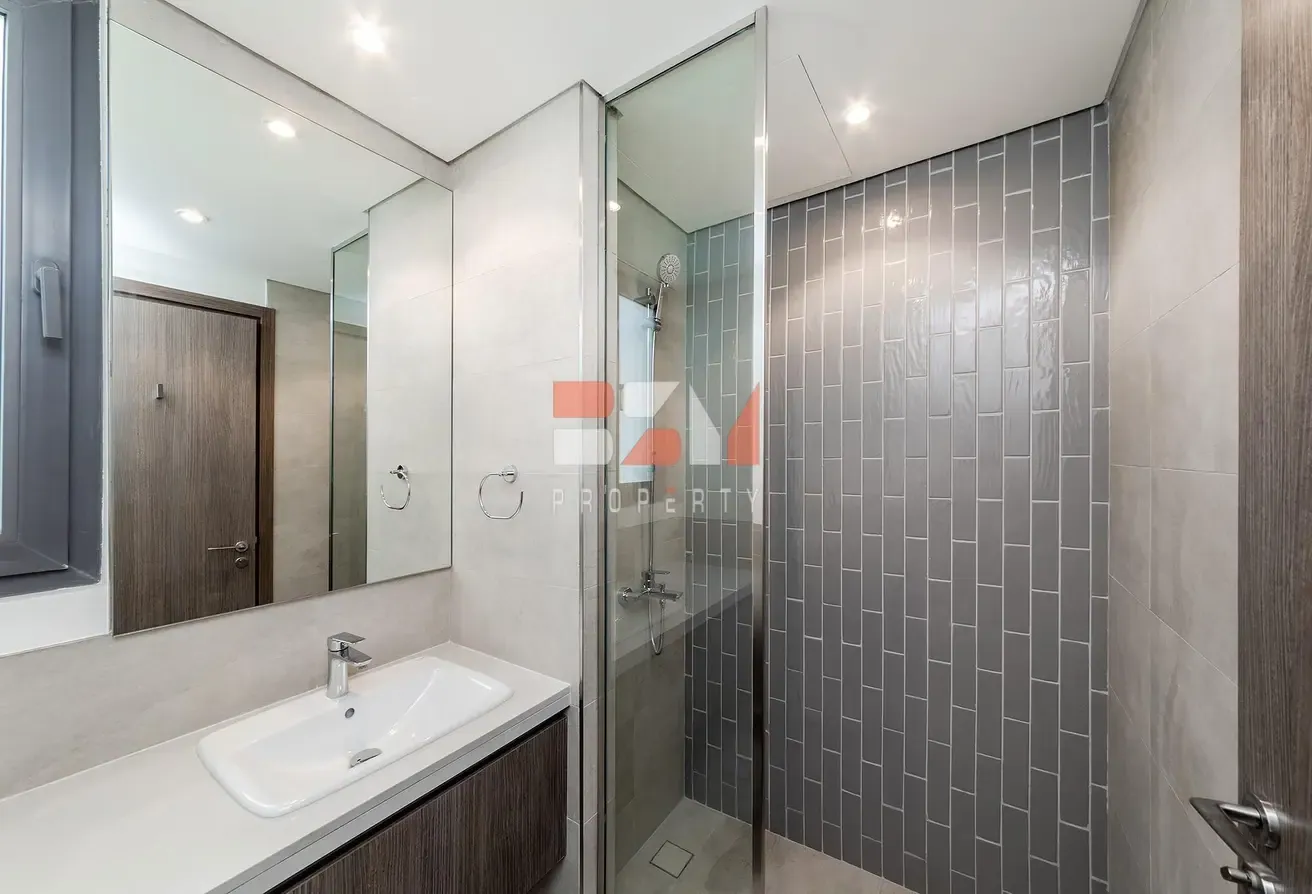 End unit | Back to back | Walk to Pool & Park