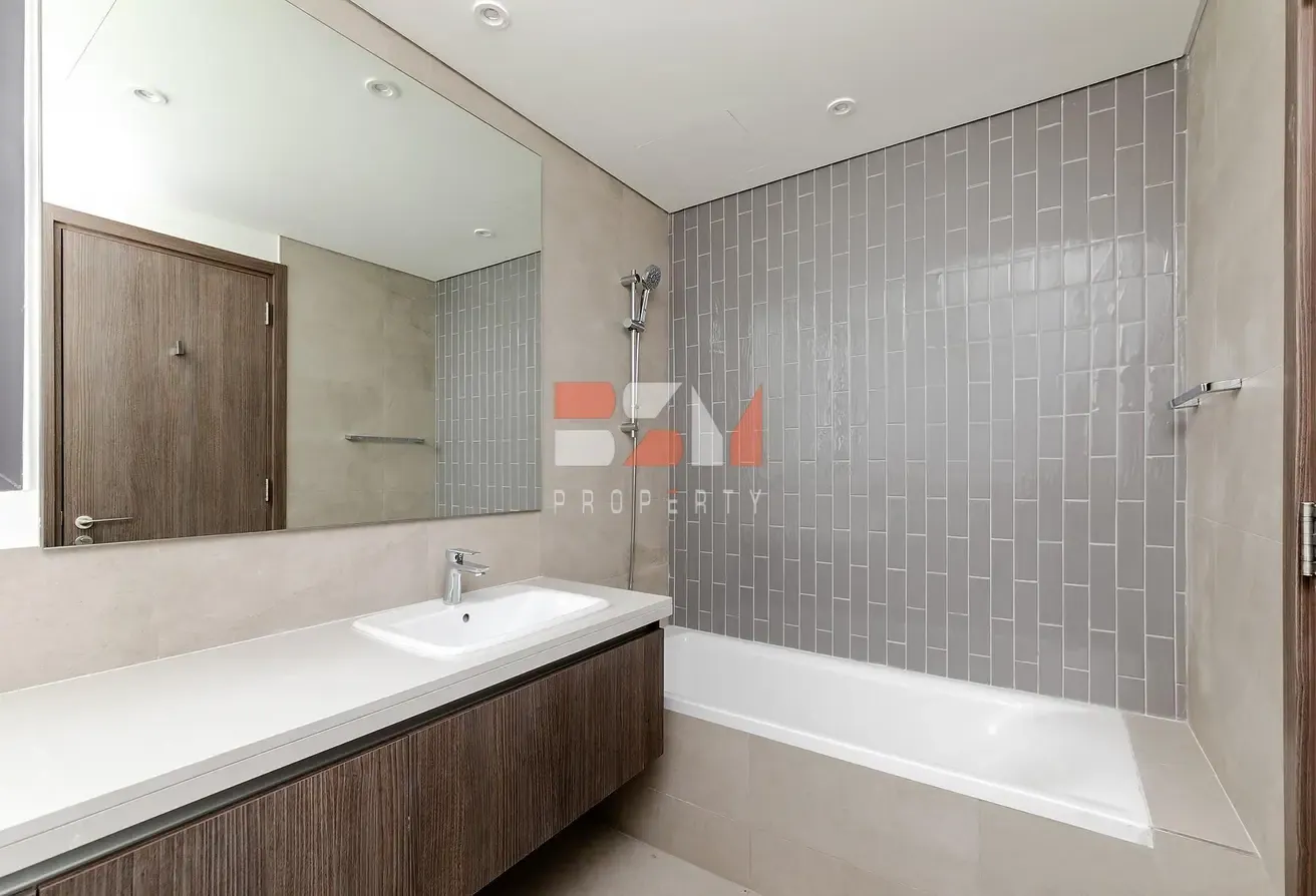 End unit | Back to back | Walk to Pool & Park