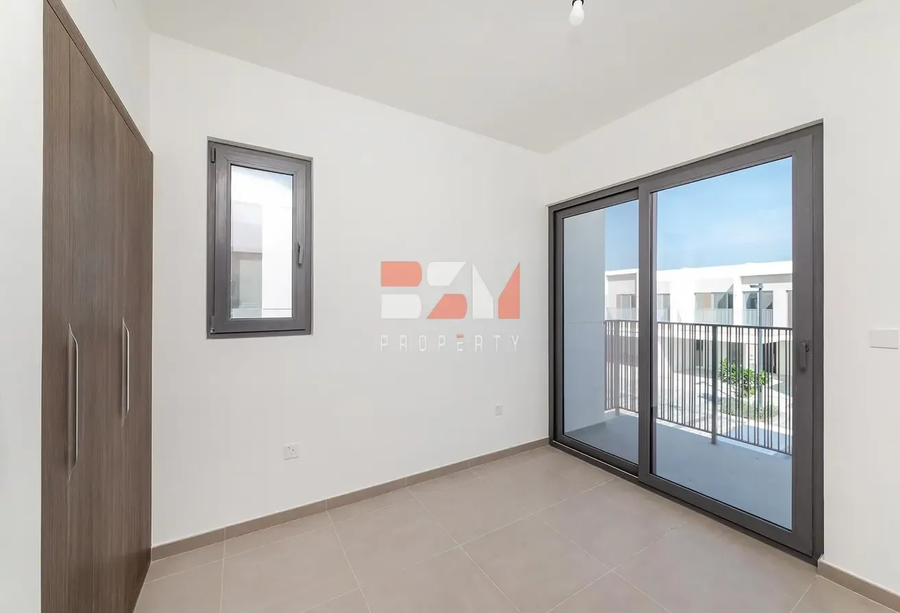 End unit | Back to back | Walk to Pool & Park
